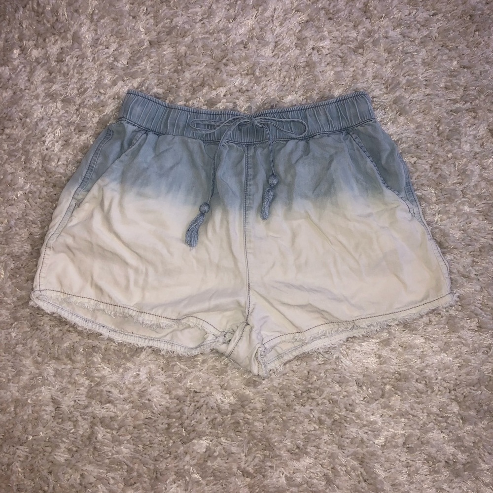 ⭐️Francesca’s⭐️ high waisted shorts with pockets!